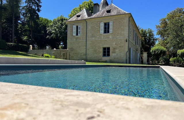 Manoir Avec Piscine à Deux pas de Montignac