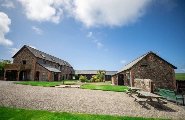 Manor - sleeps 8 guests in 4 bedrooms