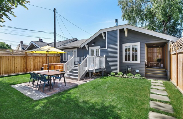 Maple Leaf Craftsman w/ Private Hot Tub, AC, Fenced Yard & Walkable Dining