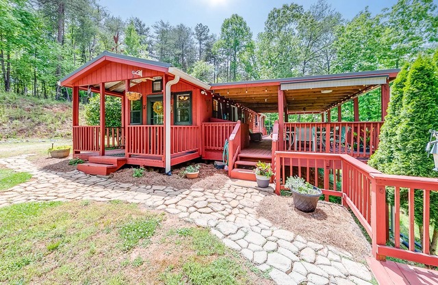 The Maple Rooster Cottage - Un refugio acogedor con vistas al bosque