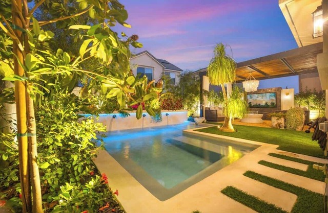 @marbella Lane - Stylish Dream Home in RMV w/ Pool