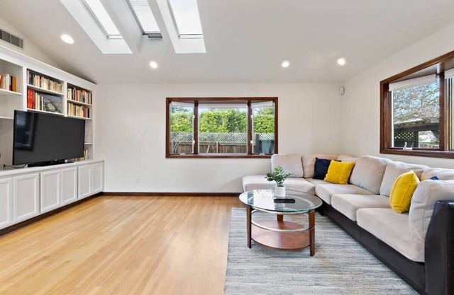 @ Marbella Lane - 2BR Charming Spacious Home