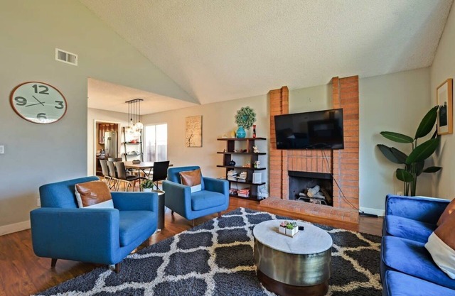 @ Marbella Lane - 4BR Home Away From Home | Ldry