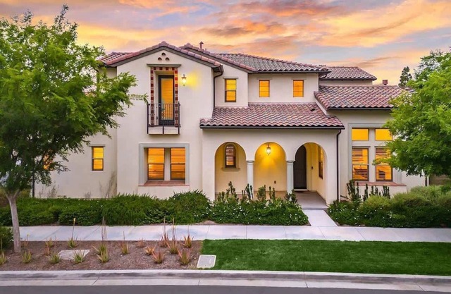 @ Marbella Lane - Sleek 1BR in Prime Irvine Area