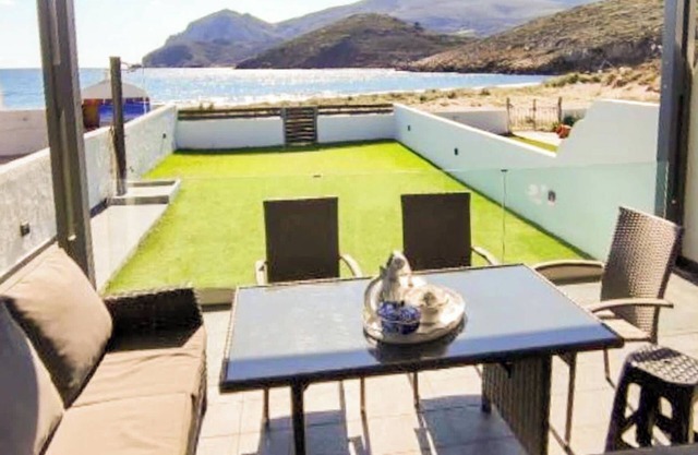 Marilous House - Skyros Beachfront Getaway