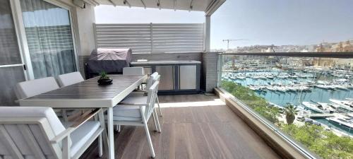 Marina Harbour, Luxury Terraced Seaview Apartment, Msida, Pieta, Malta