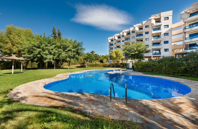 Marina Horizon: Your Modern Seaside Retreat