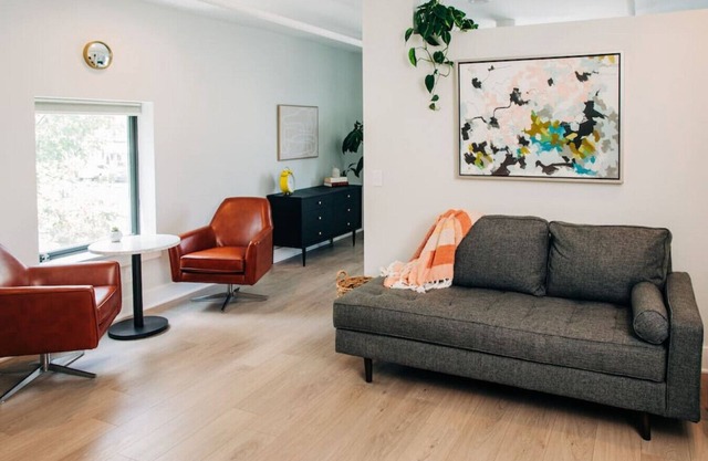 Market #10 · Stellar Suites | Queen of Nulu | Boutique Hotel