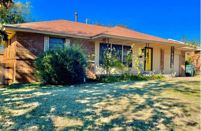 Marvelous Maple Charming 3 bedroom house