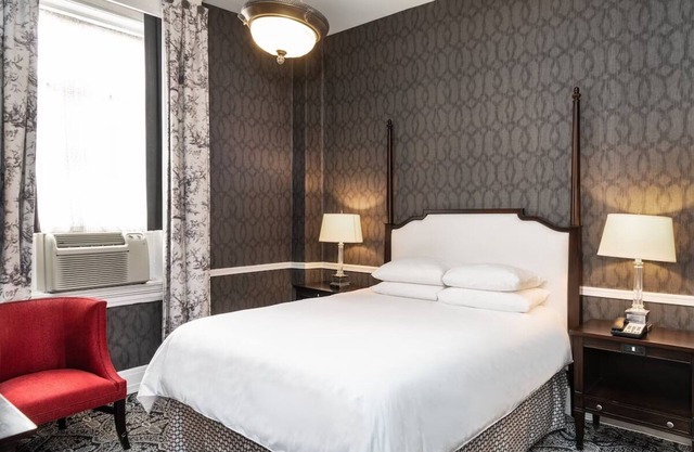 Maryland Inn Queen at Historic Inns of Annapolis, Pets Allowed