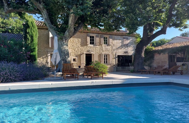 Mas provençal with the charm of the stone-climate 6ps