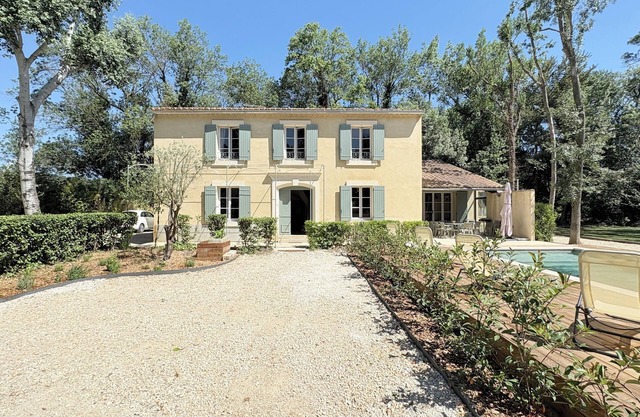Mas Provençal near Avignon