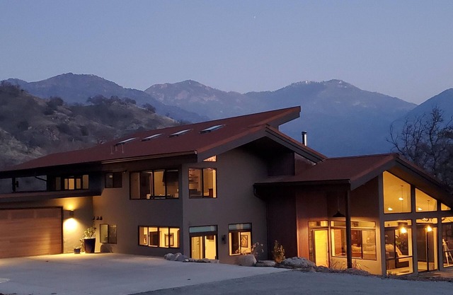 Matanah Meadows Farm, House Great for 2 Families, Sequoia National Park and Farm