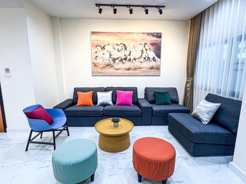 Max 20 People, 3 min walk to BTS & 10 min to Thonglor, Em District, Terminal 21