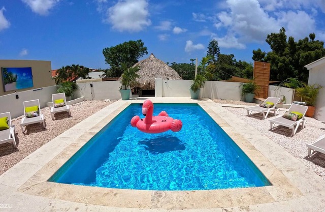 3 room apartment (1B), pool, playground, Jan Thiel area, close to beaches