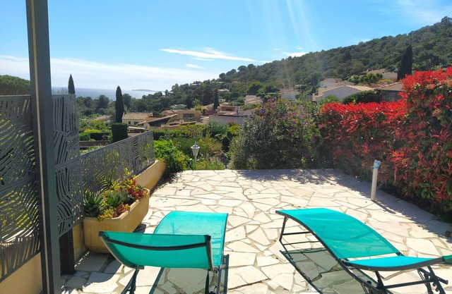 Mazet Avec Grande Terrasse et Jardin vue Mer, Animaux Acceptés. Piscine, Tennis