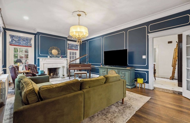 McLean Manor w/ 2 Hot Tubs & Guest House