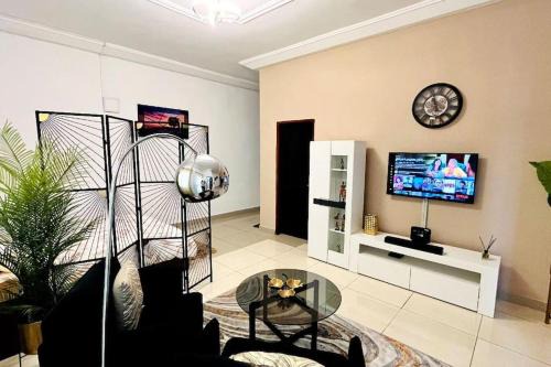 Medo's Luxury Houses - large studio