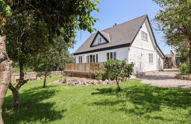 MELBECKS, family friendly, character holiday cottage in Abergele