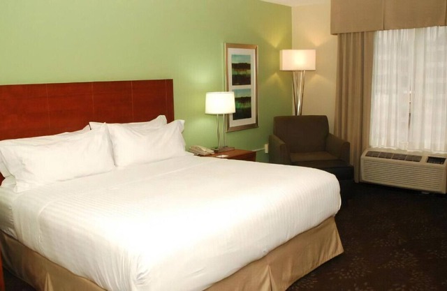 Memorable Stay Awaits You! Enjoy Free Breakfast