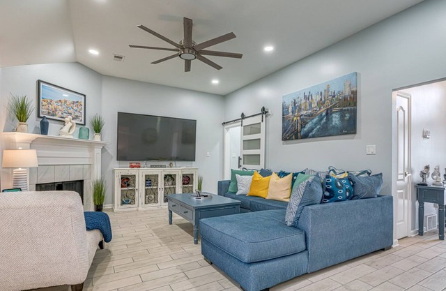 Memphis Blues Contemporary Hm. 15Mins fr/Downtown