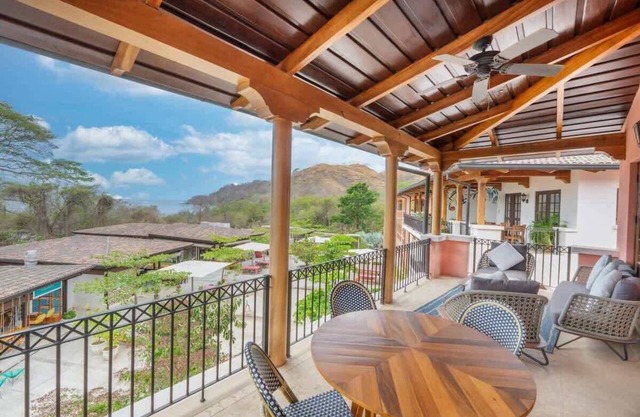 Balcony condo with stunning ocean views