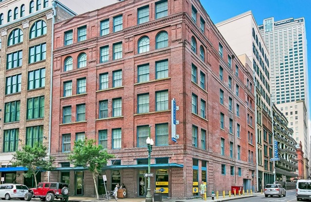 Merchant Lofts Comfy Condos – Walk Everywhere