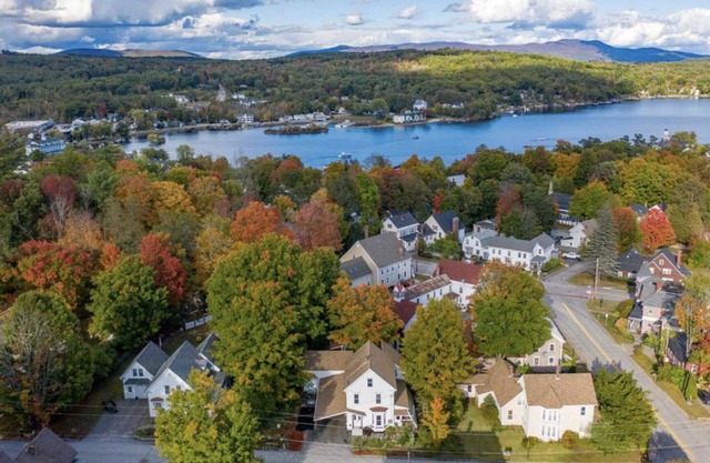 Meredith Charmer-walk to lake, town, shops, & boat launch