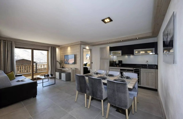 MGM Hotels & Residences - Residence Le Roc des Tours **** - Prestige 3-Room Apartment for 6 People with Mountain View