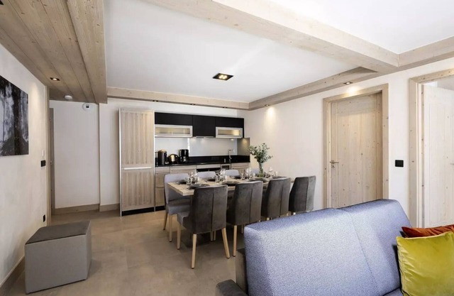 MGM Hotels & Residences - Residence Le Roc des Tours **** - 4 Room Apartment 8 People Prestige Mountain View