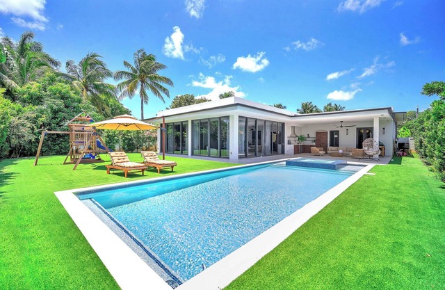Luxury Mansion 4BR2Suite Pool/Spa, Outdoor Kitchen