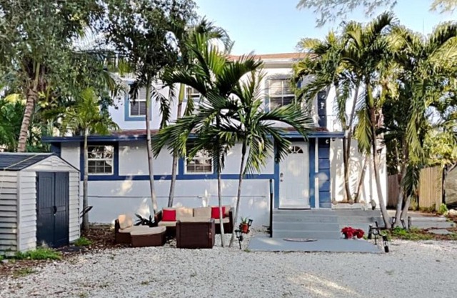 Miami Townhouse with Patio, Gazebo, Free Parking, centrally located