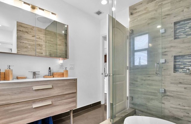 Miami-Village of Biscayne Park-Mins to South Beach/Miami Beach