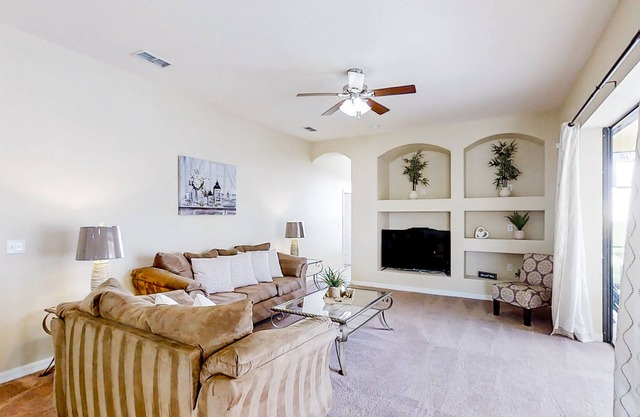 Mickey's Hideaway | Spacious house in Davenport with pool & children's items