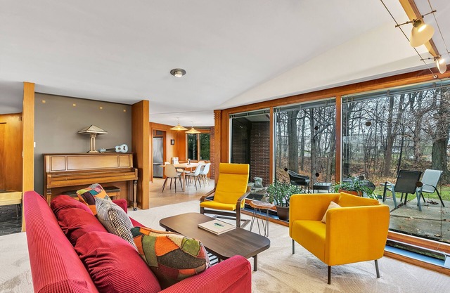 Mid-Century Modern Dream Getaway