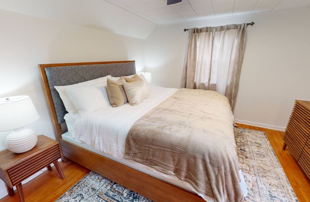 Mid-Century Modern historical home 0.8mi to Boone Pickens Stadium!