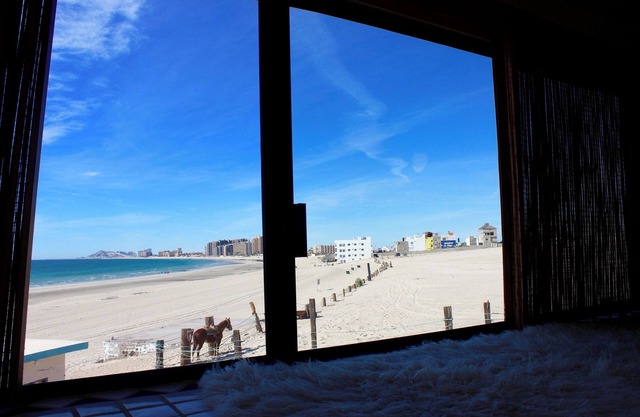 Mid-century Ocean View Apartment