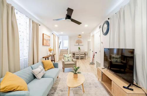 Mid City Canal st 2 bedroom cute house