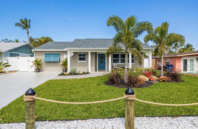 Mid Island - Villa Hibiscus - Fort Myers Beach - Roelens Vacations