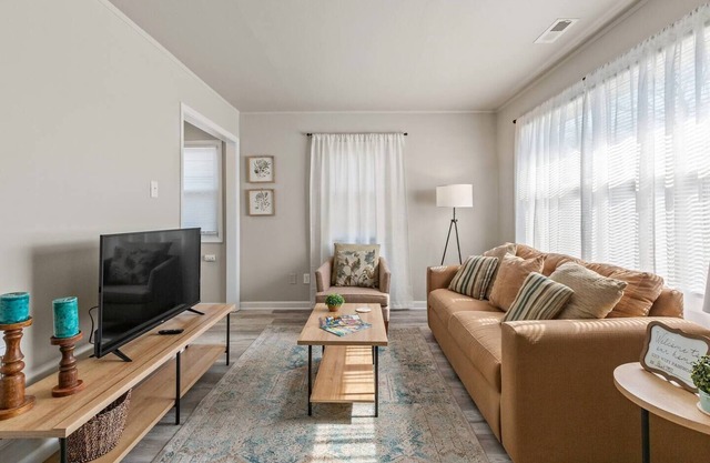 Mid Term Rental Home in Hobart 1224 W Home Ave