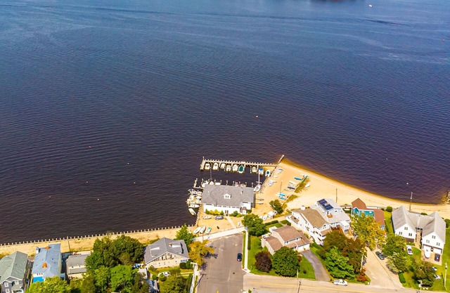 MIDCENTURY MODERN PARADISE - 4BD- HOT TUB🌊 - BAY BEACH🏖 ARCADE-BBQ- FIREPIT🔥!