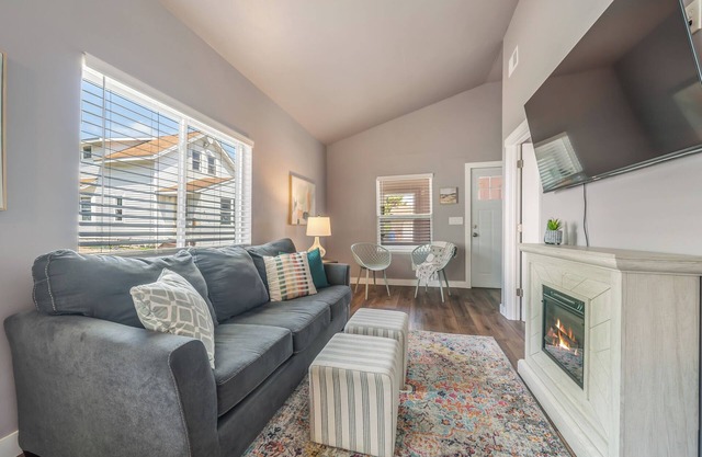 Midterm w/ Huge Fenced Yard Near Neenah & Appleton