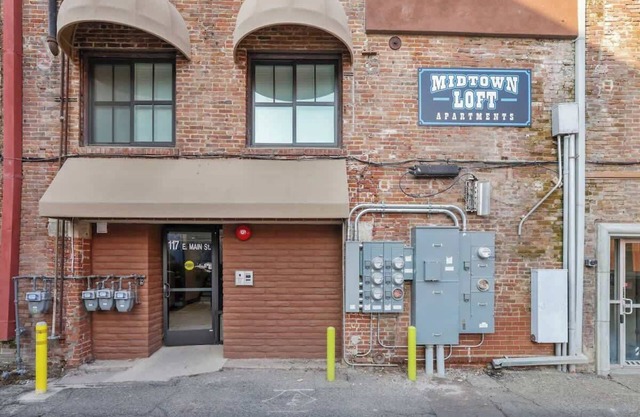 Midtown Loft 302 on Main St DT Visalia