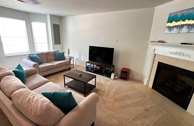 Midweek Pricing! 2BR Retreat w/ Deck Near ATL