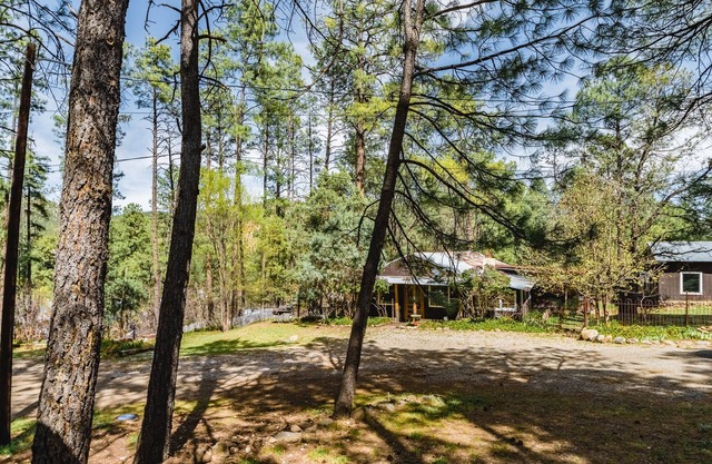 Miles Hacienda: Bellamente remodelado, ubicado en el centro de Ruidoso Cottage