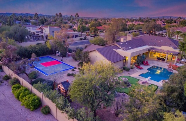 MILLONARIOS VILLA DE LUJO! VIVE EN LUJO W / SPORT COURT + PUTTING GREEN + HOT TUB