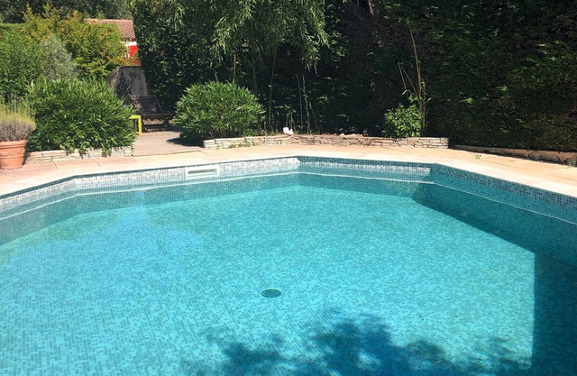 Cerca de Aix en Provence Estudio independiente 65 € / nt 400 € la semana 1 de octubre / 30/04