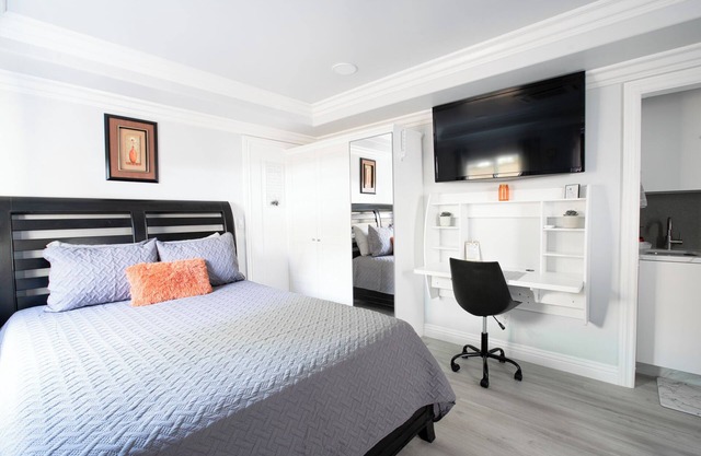 Minimalist, Pool private studio