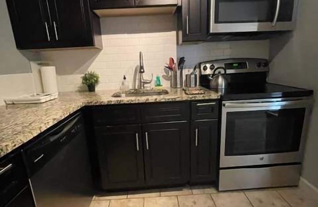 Mins to BJ Hospital, WashU, Forest Park | 2BR W&D