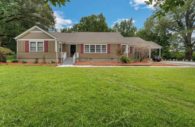 Mins to Graceland Secluded Roomy Rambling Ranch Style Home, Chef's Kitchen